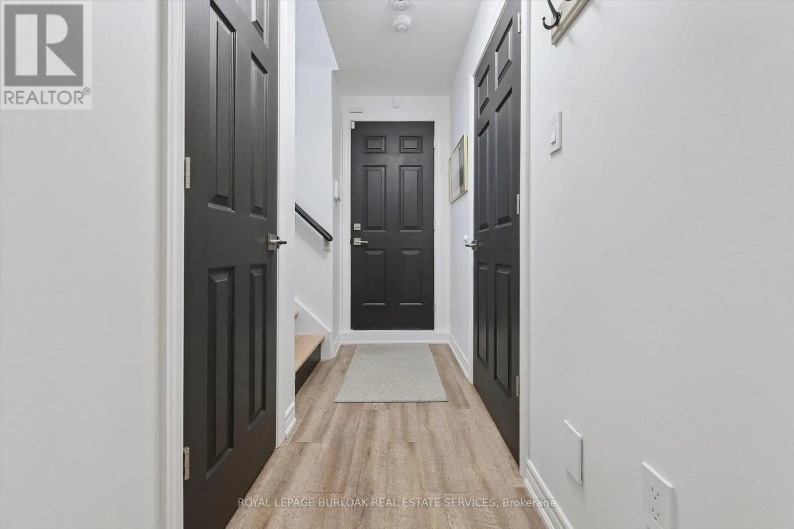 5 - 263 PLAINS ROAD W