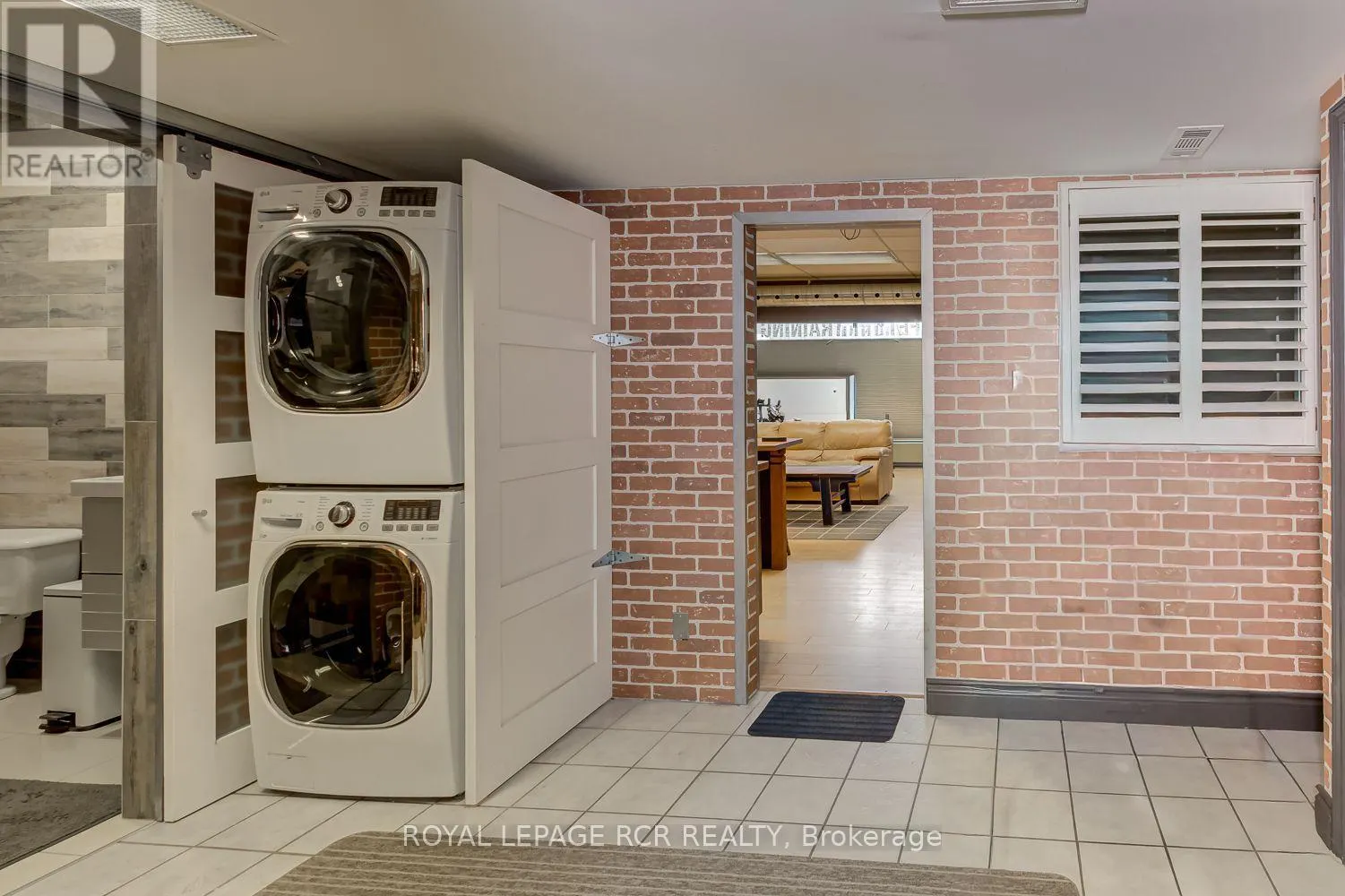 10 - 2 MARCONI COURT