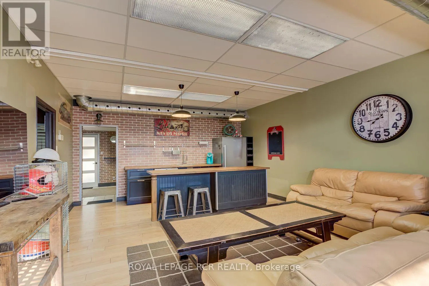 10 - 2 MARCONI COURT