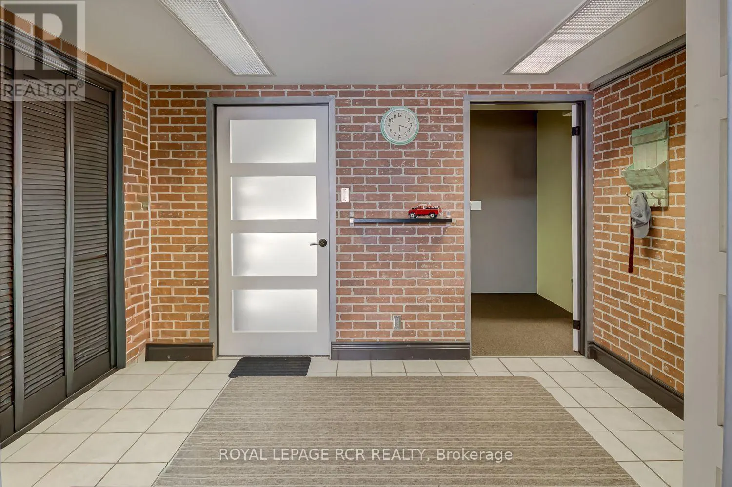 10 - 2 MARCONI COURT