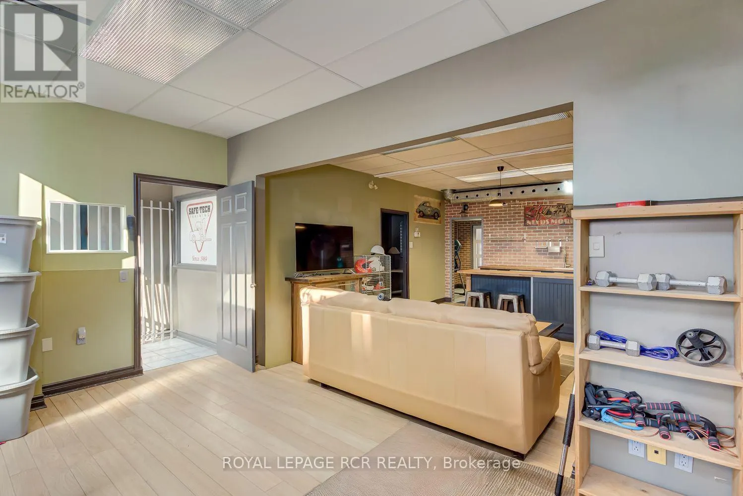 10 - 2 MARCONI COURT