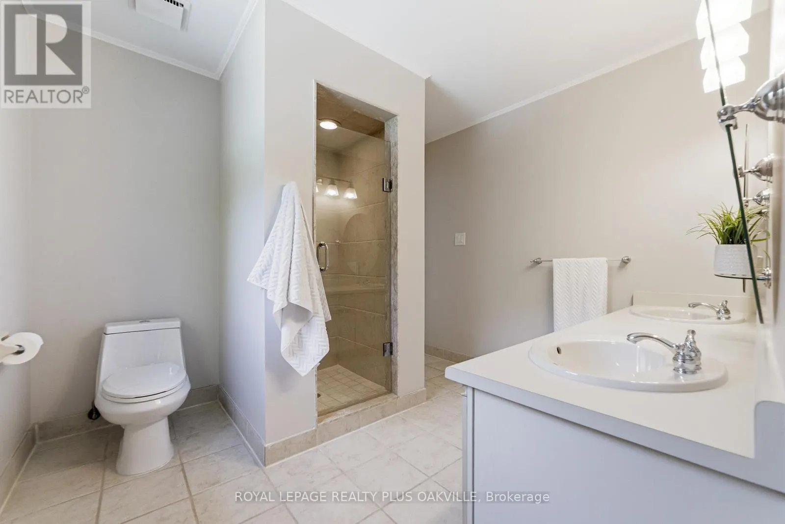 1113 VALLEYWOOD COURT