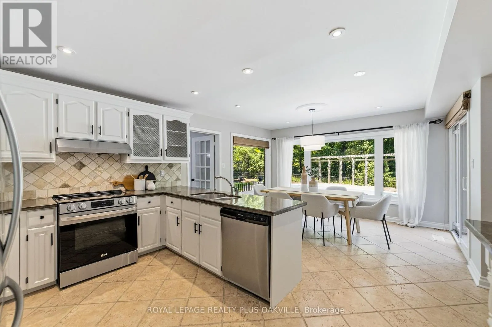 1113 VALLEYWOOD COURT