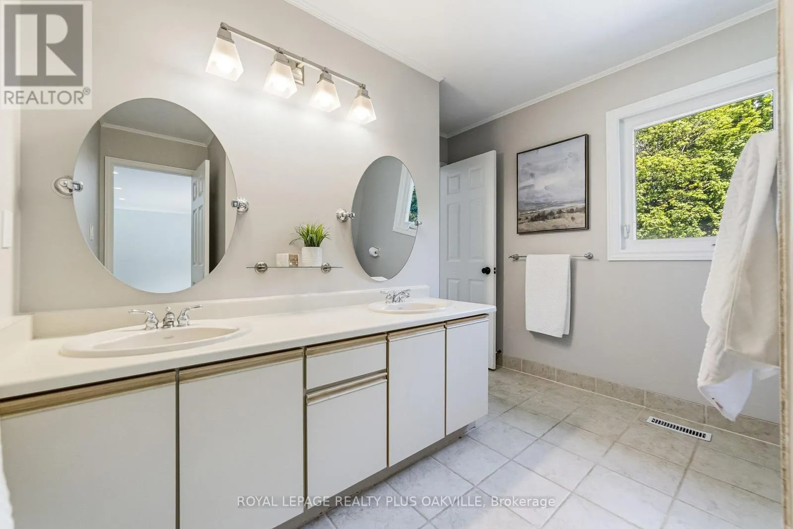 1113 VALLEYWOOD COURT