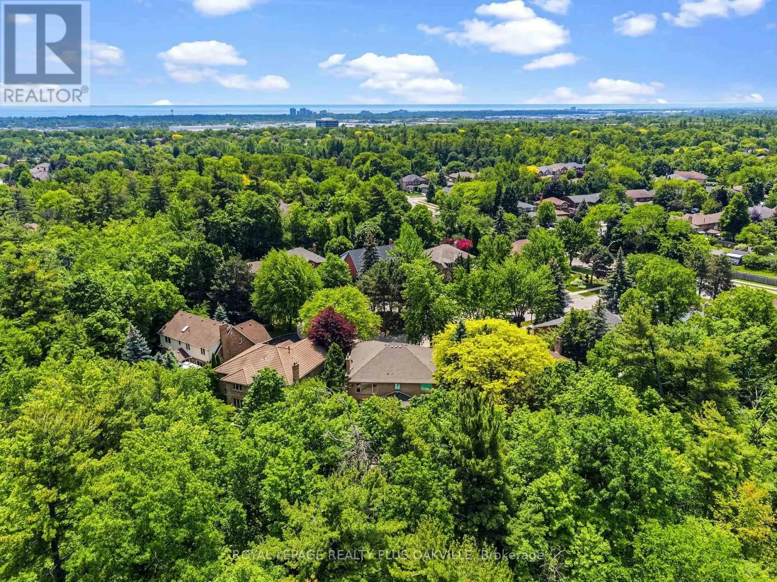 1113 VALLEYWOOD COURT