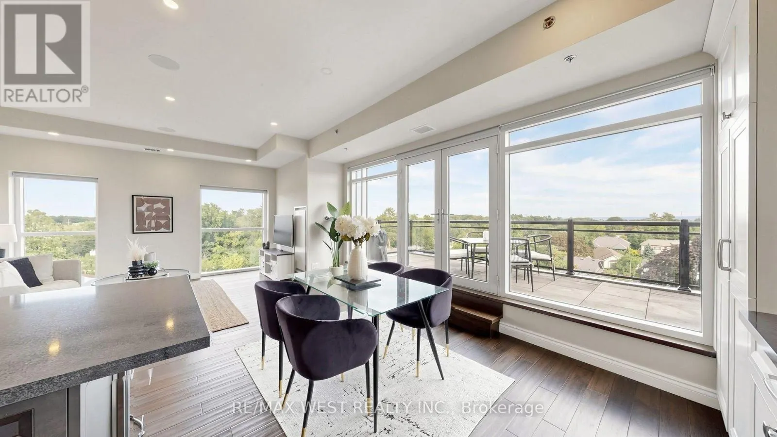 605 - 34 PLAINS ROAD E