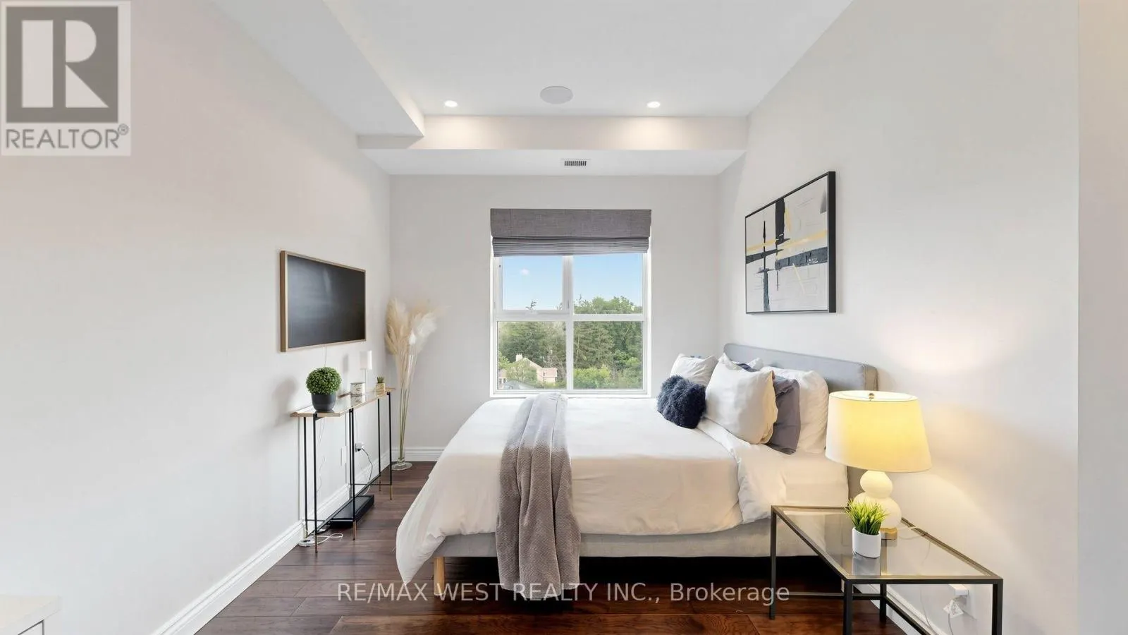 605 - 34 PLAINS ROAD E