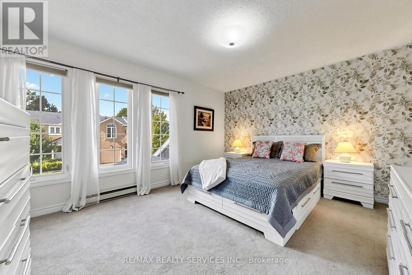 74 HEATHCLIFFE SQUARE