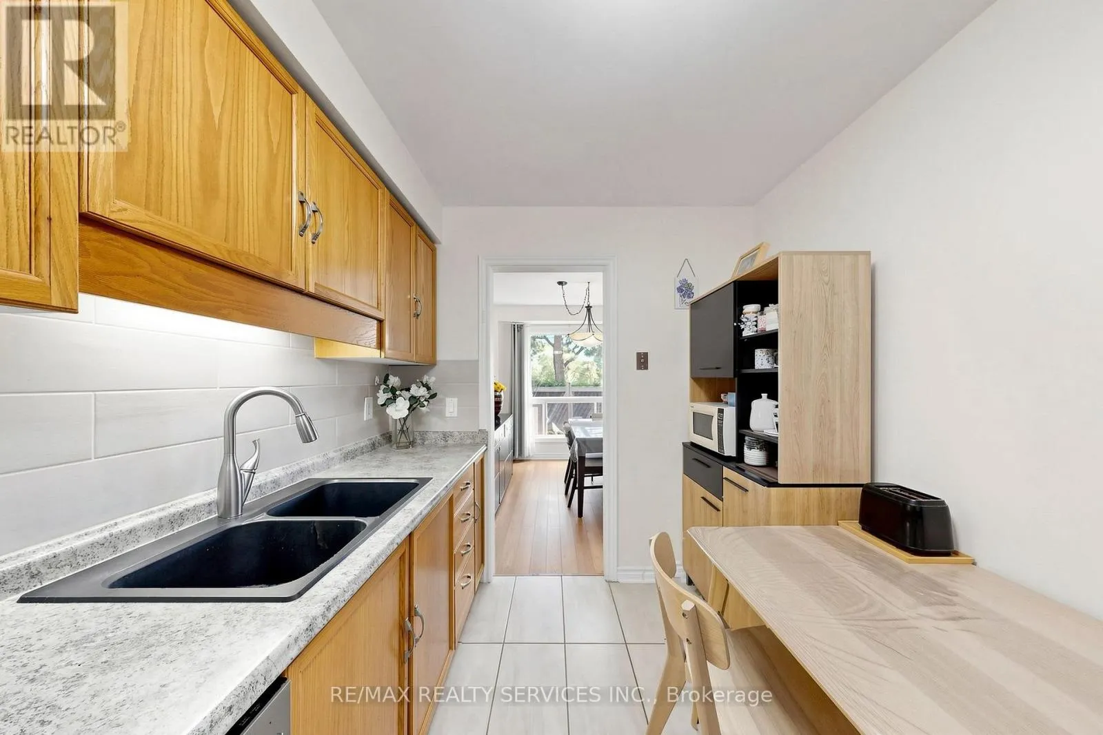 74 HEATHCLIFFE SQUARE