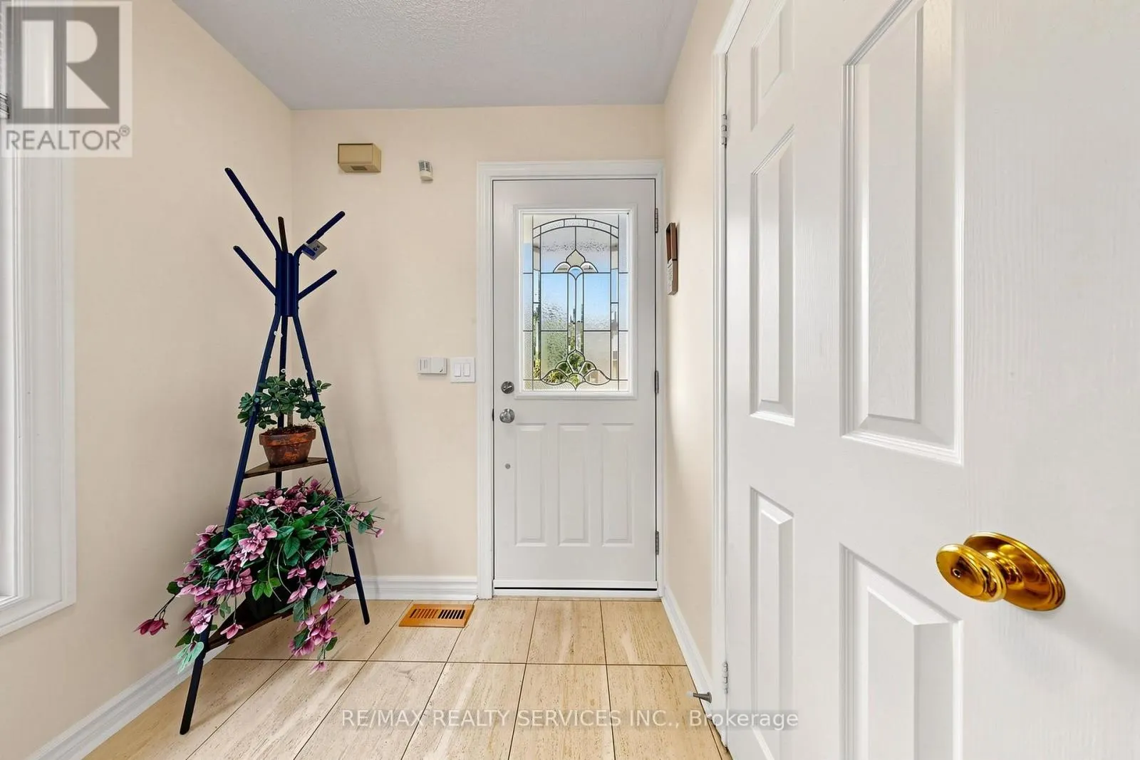 74 HEATHCLIFFE SQUARE