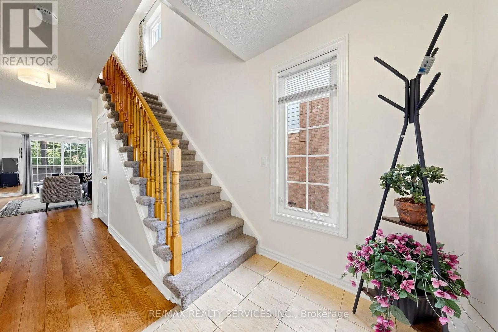 74 HEATHCLIFFE SQUARE