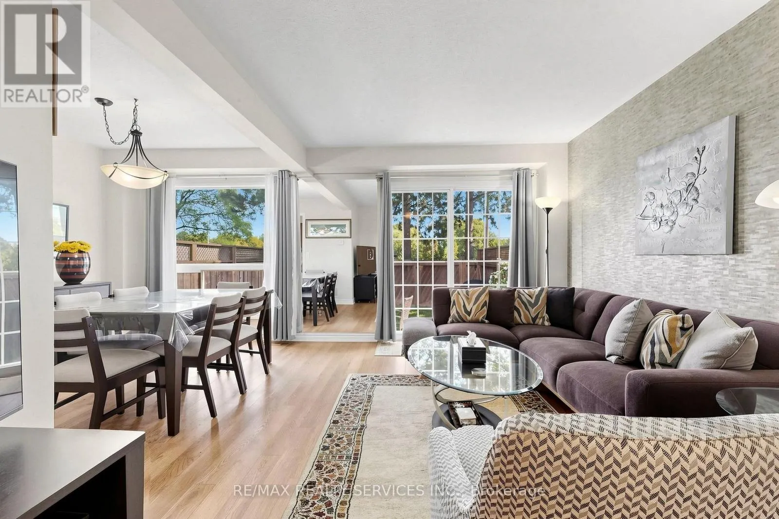 74 HEATHCLIFFE SQUARE
