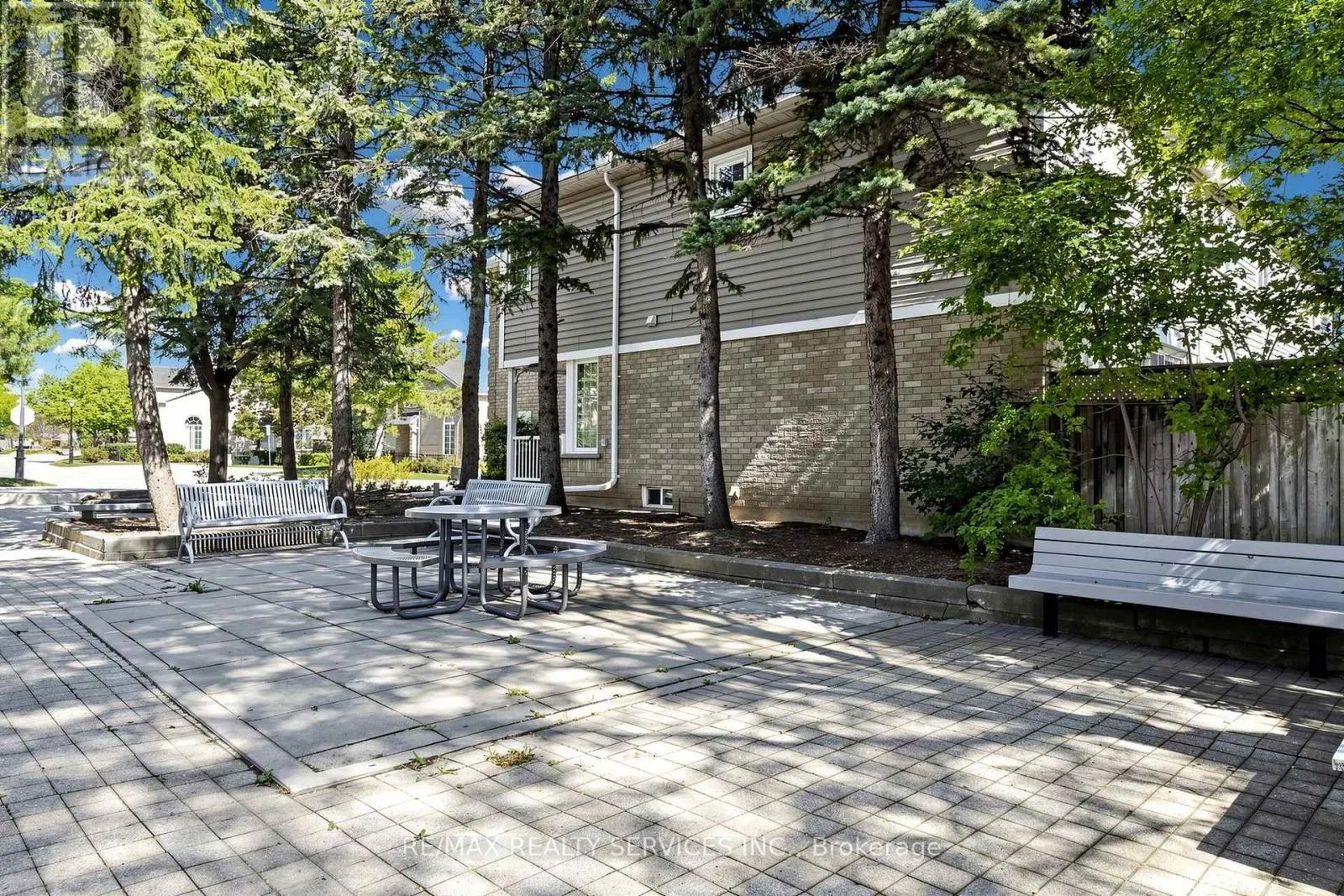 74 HEATHCLIFFE SQUARE