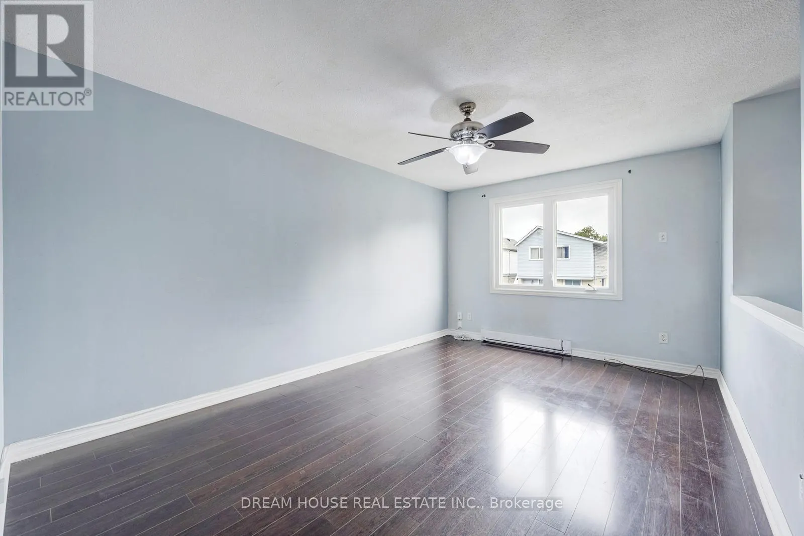 40 HOSKINS SQUARE