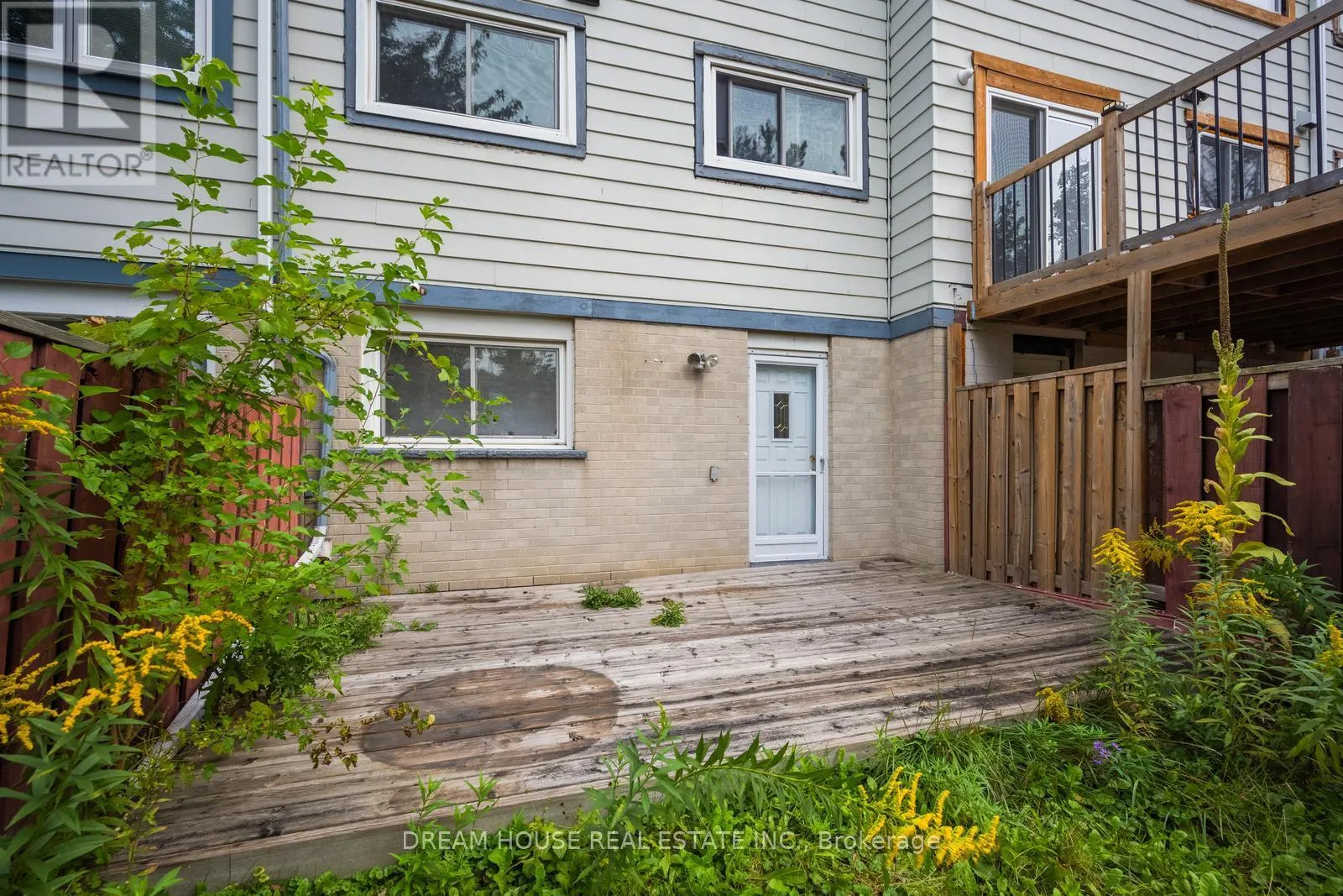 40 HOSKINS SQUARE