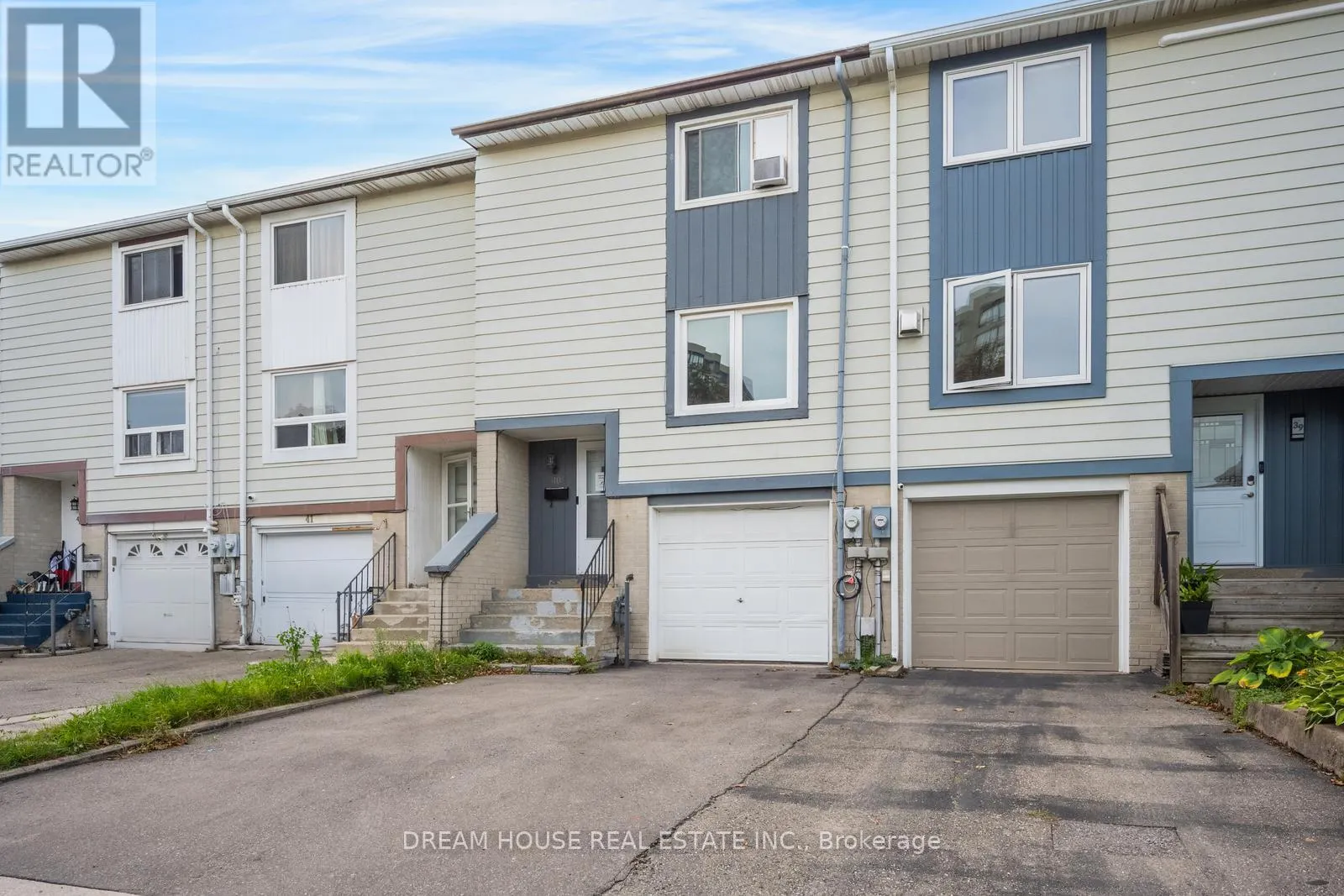 40 HOSKINS SQUARE