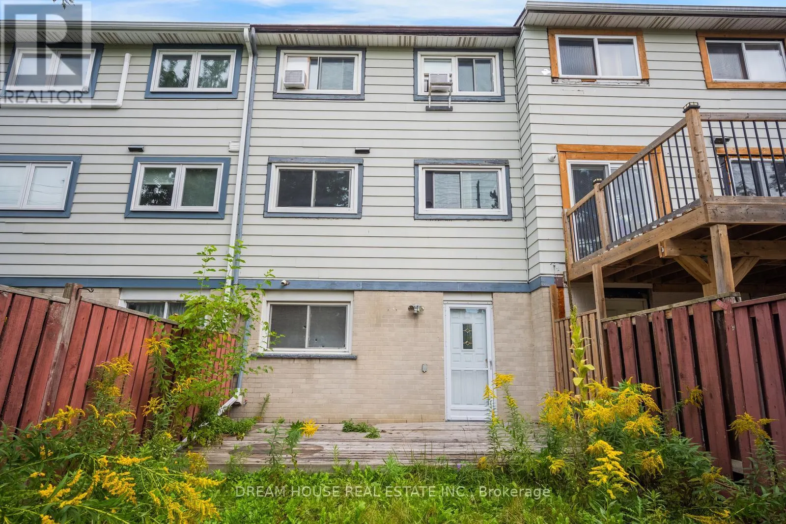 40 HOSKINS SQUARE