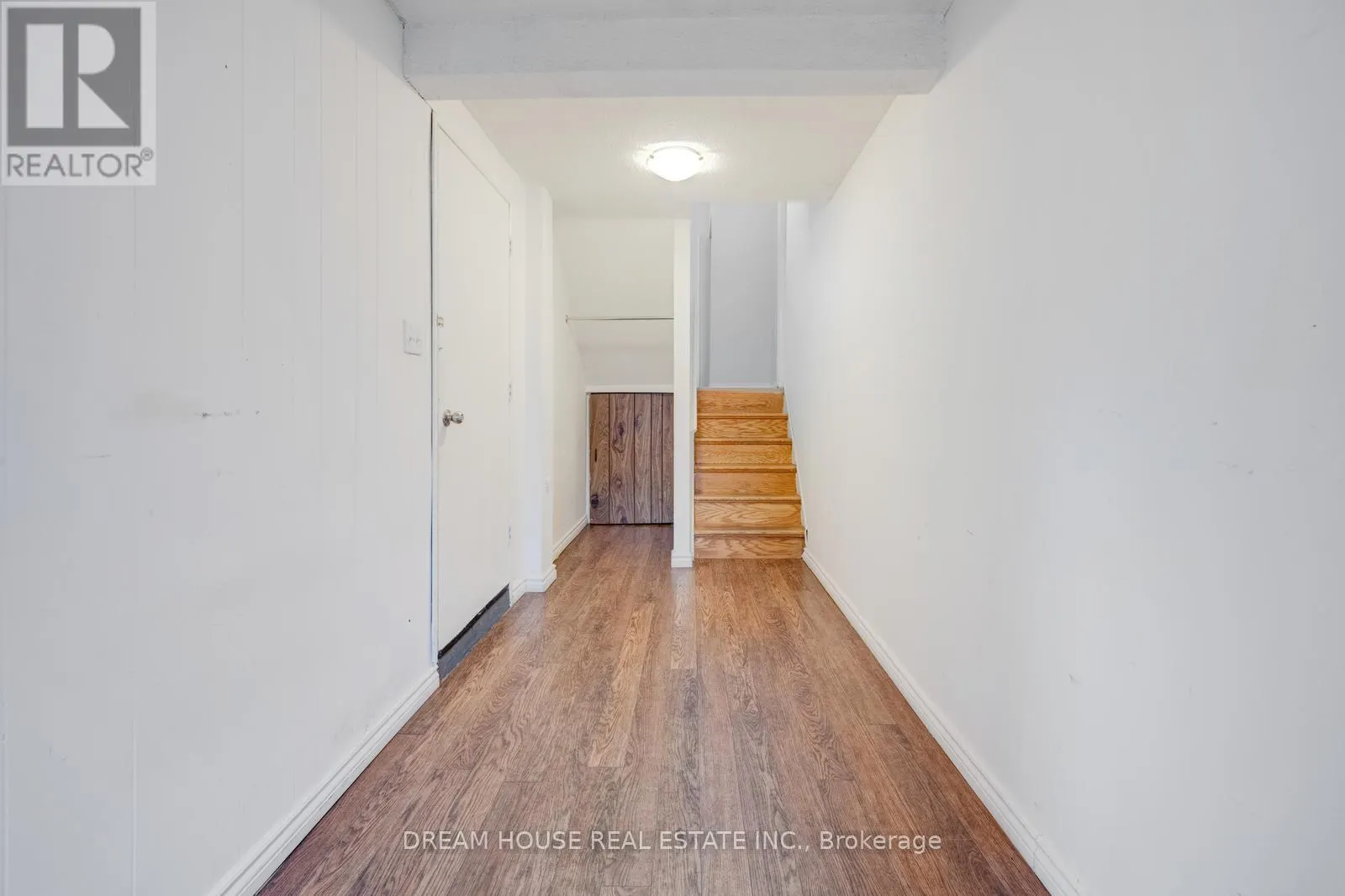 40 HOSKINS SQUARE
