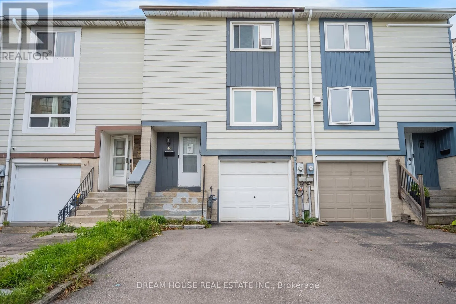 40 HOSKINS SQUARE