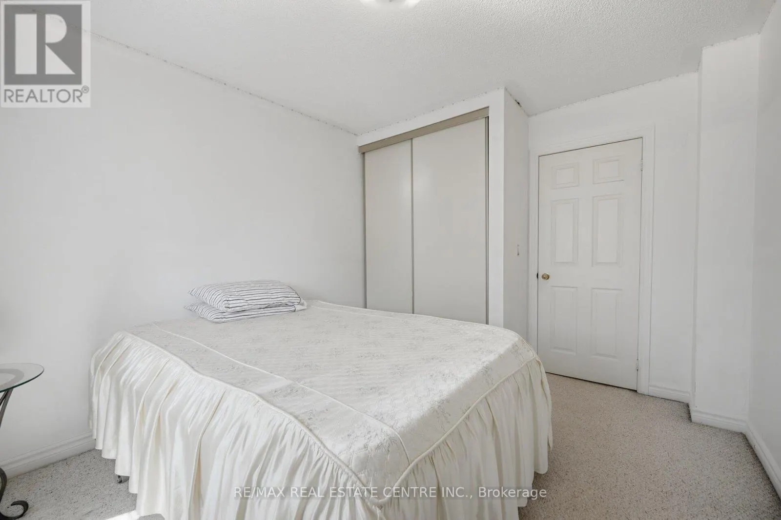 2 - 3 HARTNELL SQUARE
