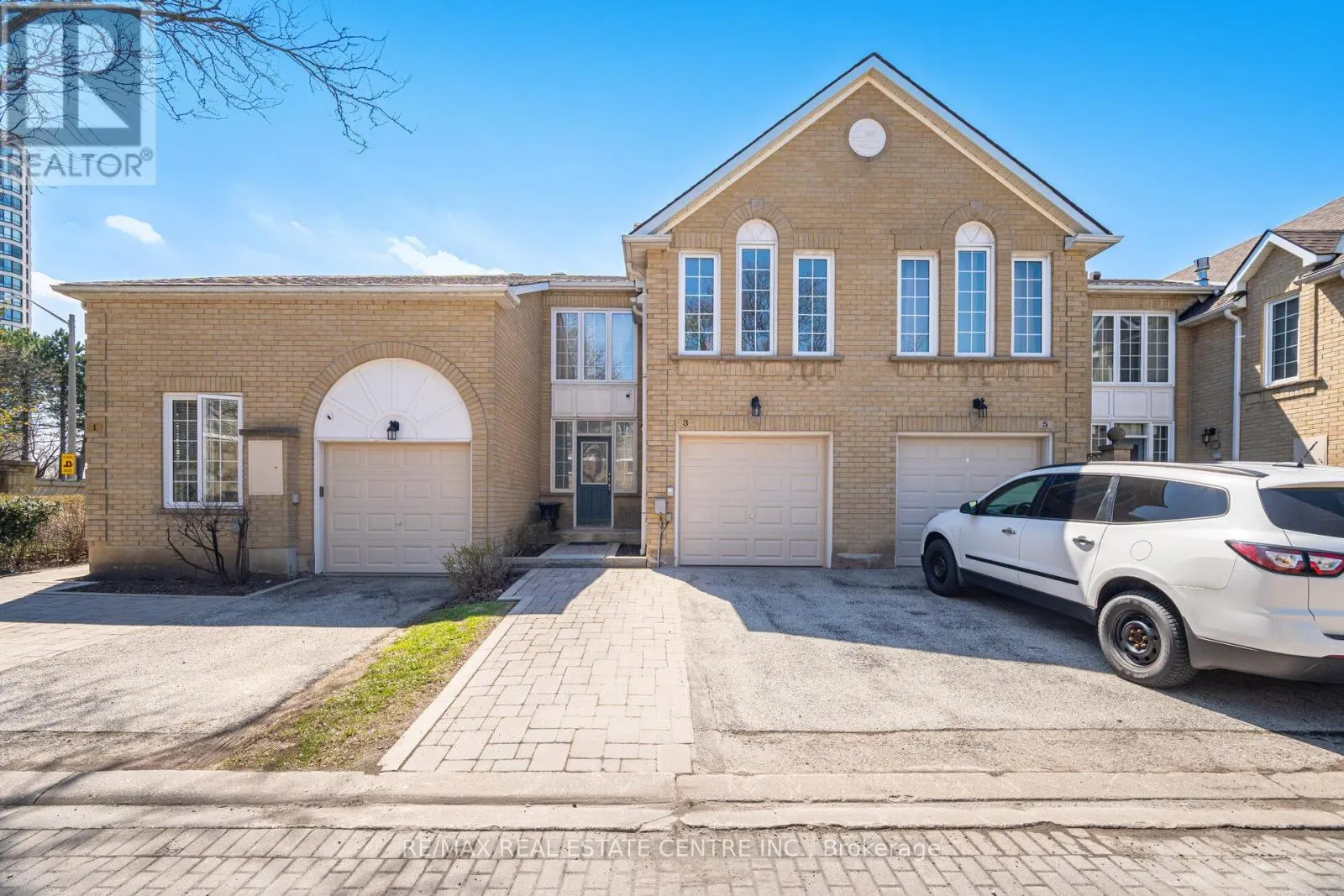 2 - 3 HARTNELL SQUARE