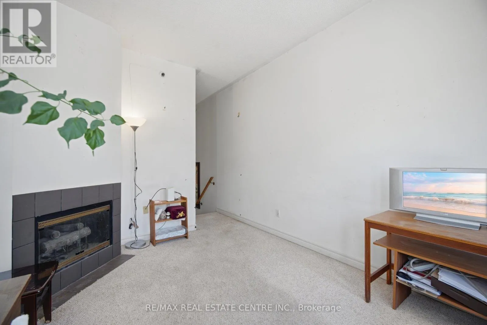 2 - 3 HARTNELL SQUARE