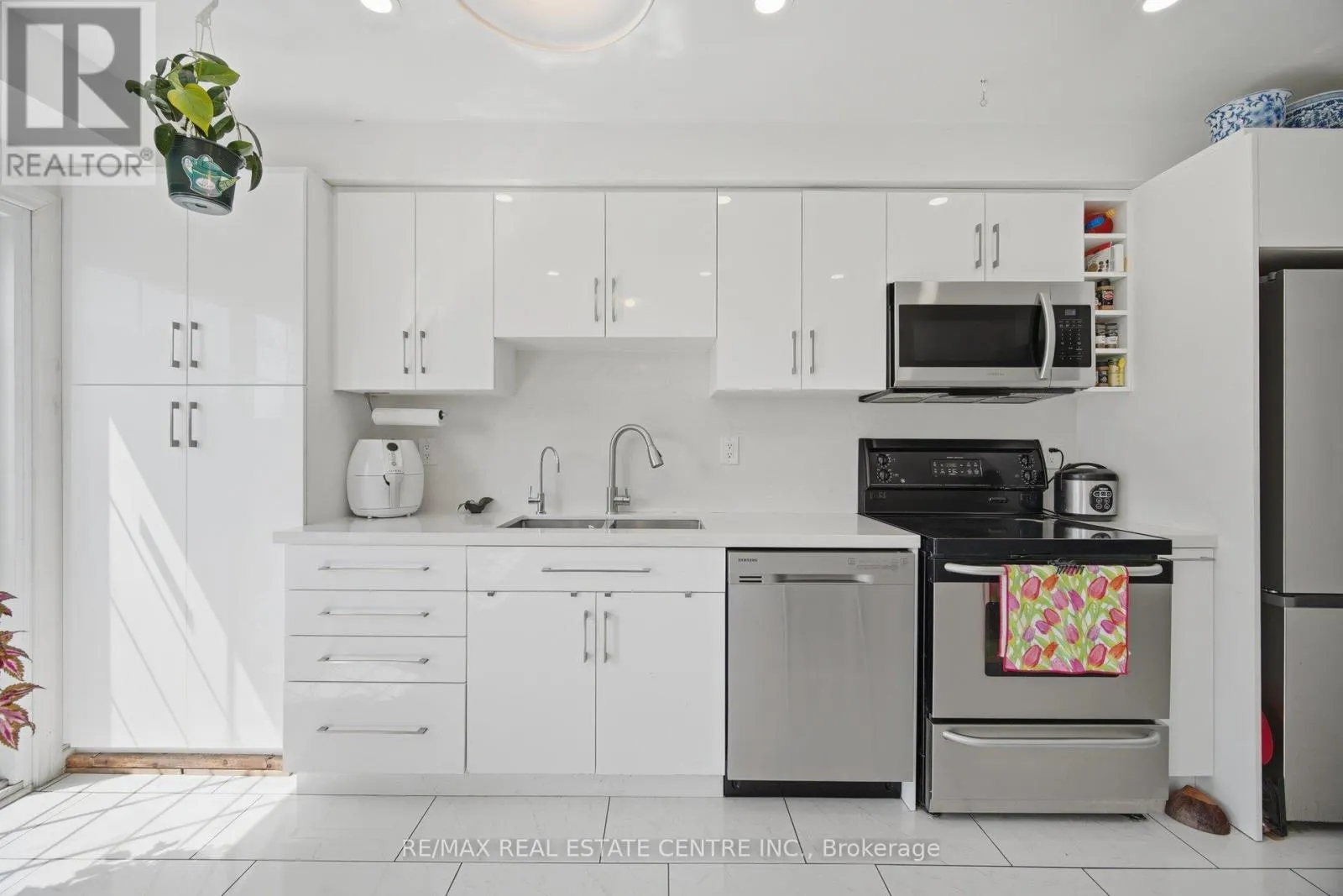 2 - 3 HARTNELL SQUARE