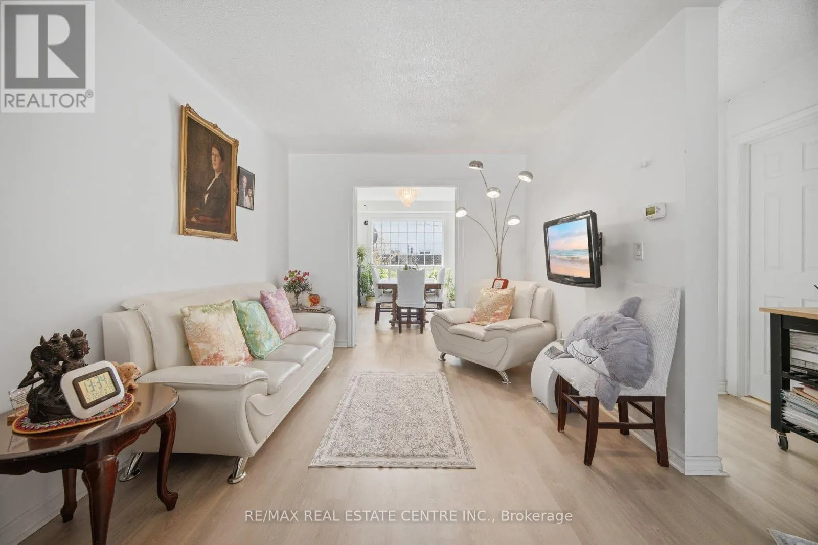 2 - 3 HARTNELL SQUARE