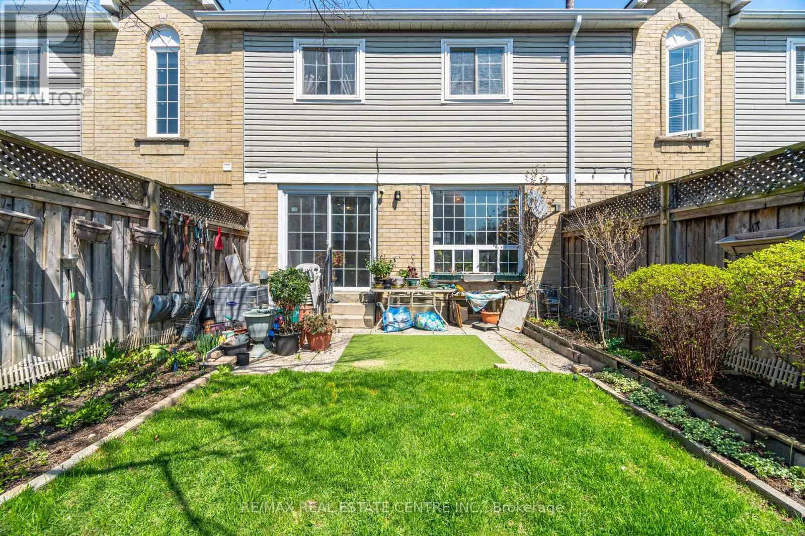 2 - 3 HARTNELL SQUARE