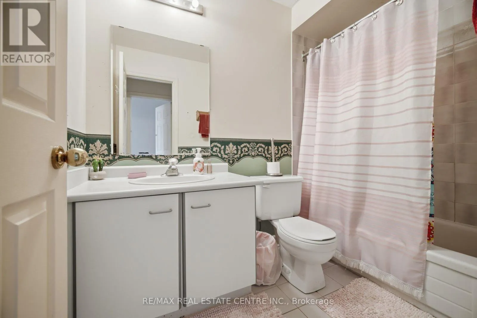 2 - 3 HARTNELL SQUARE
