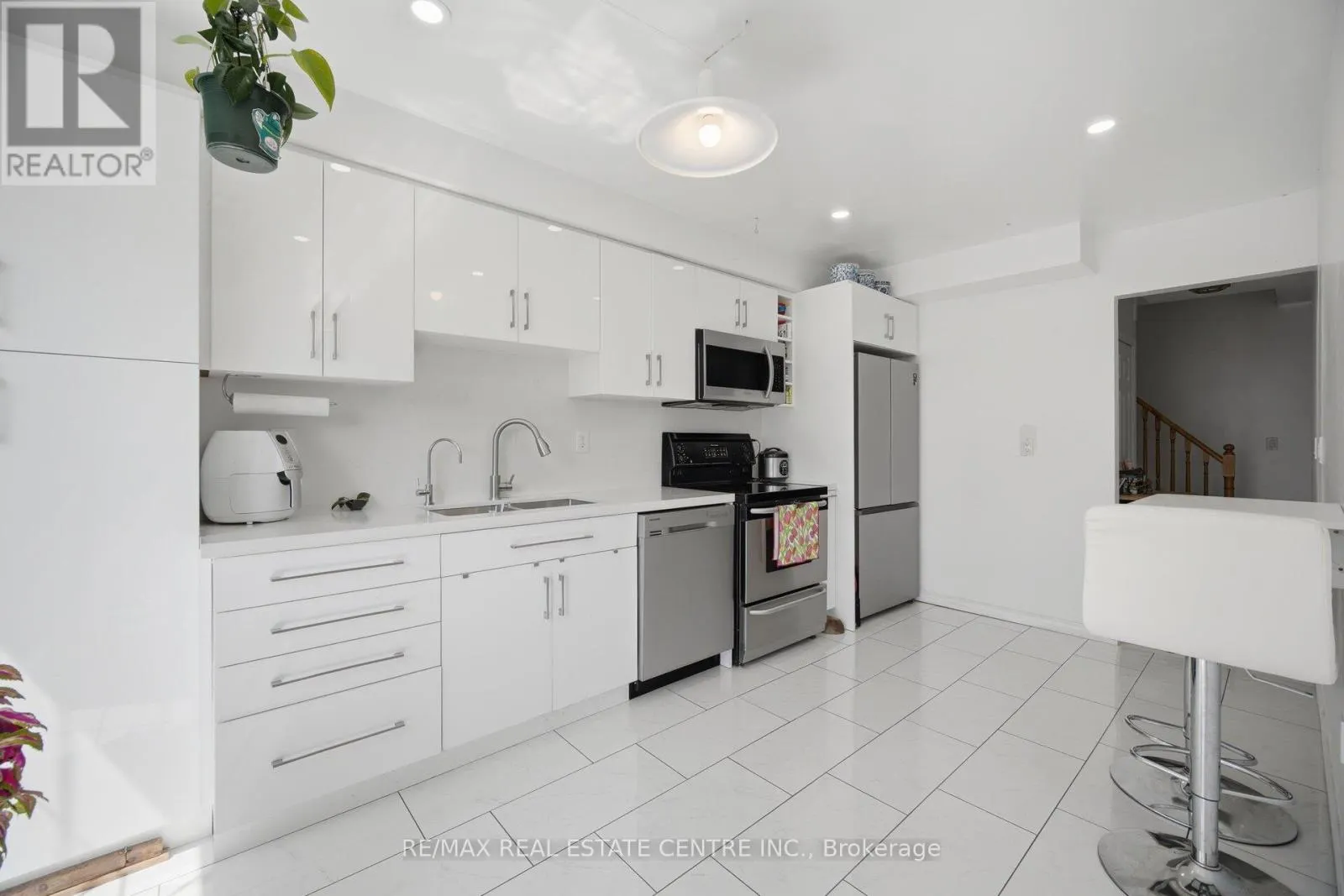 2 - 3 HARTNELL SQUARE