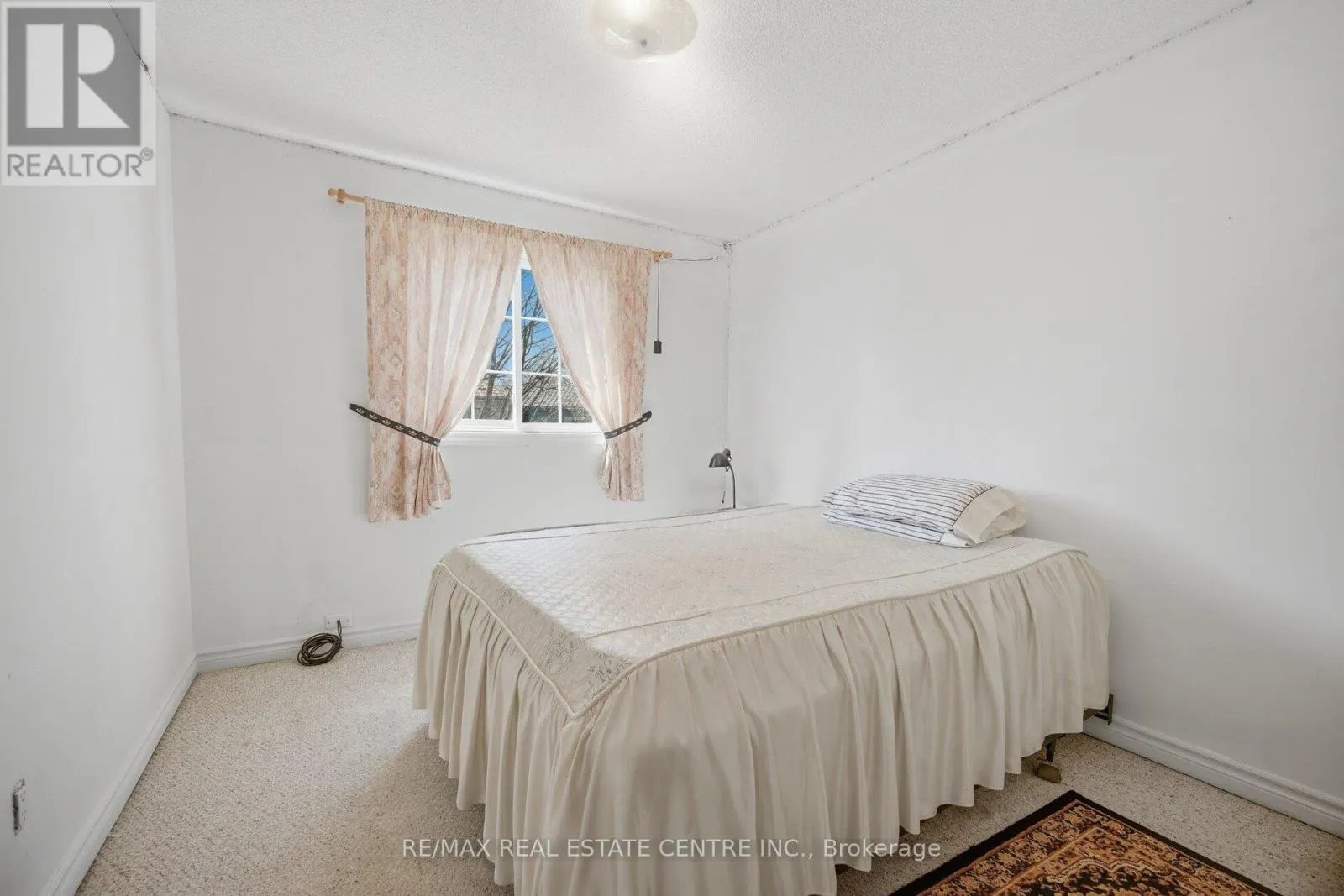 2 - 3 HARTNELL SQUARE