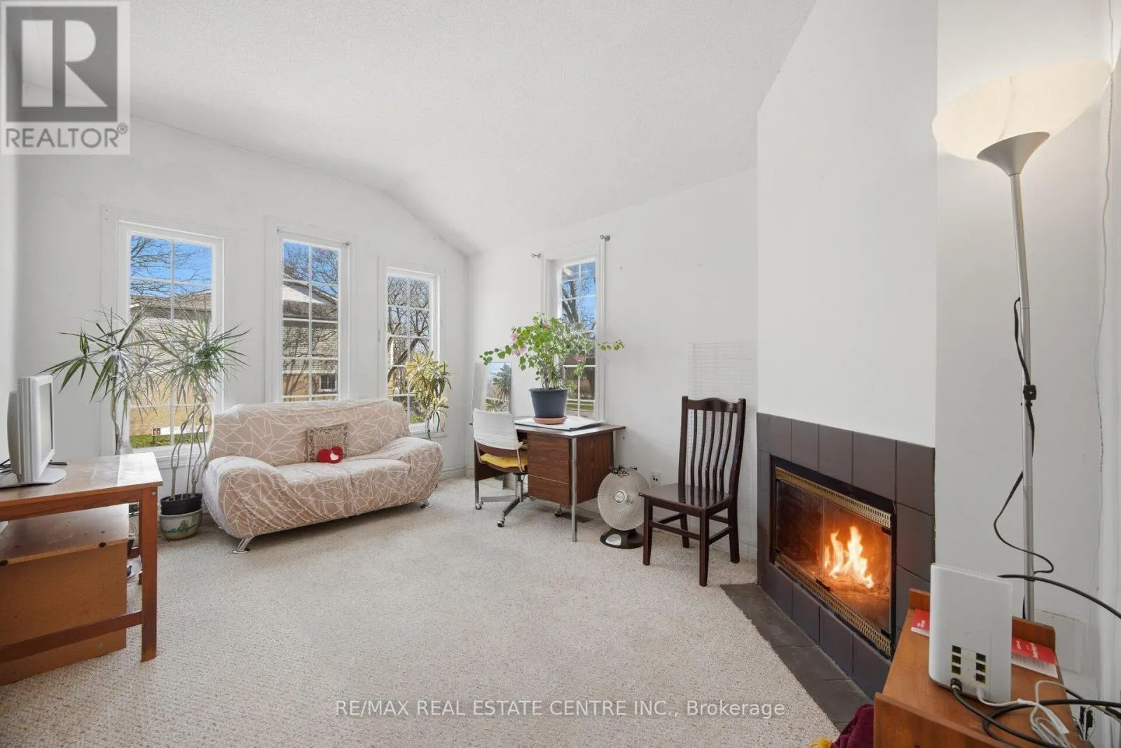 2 - 3 HARTNELL SQUARE