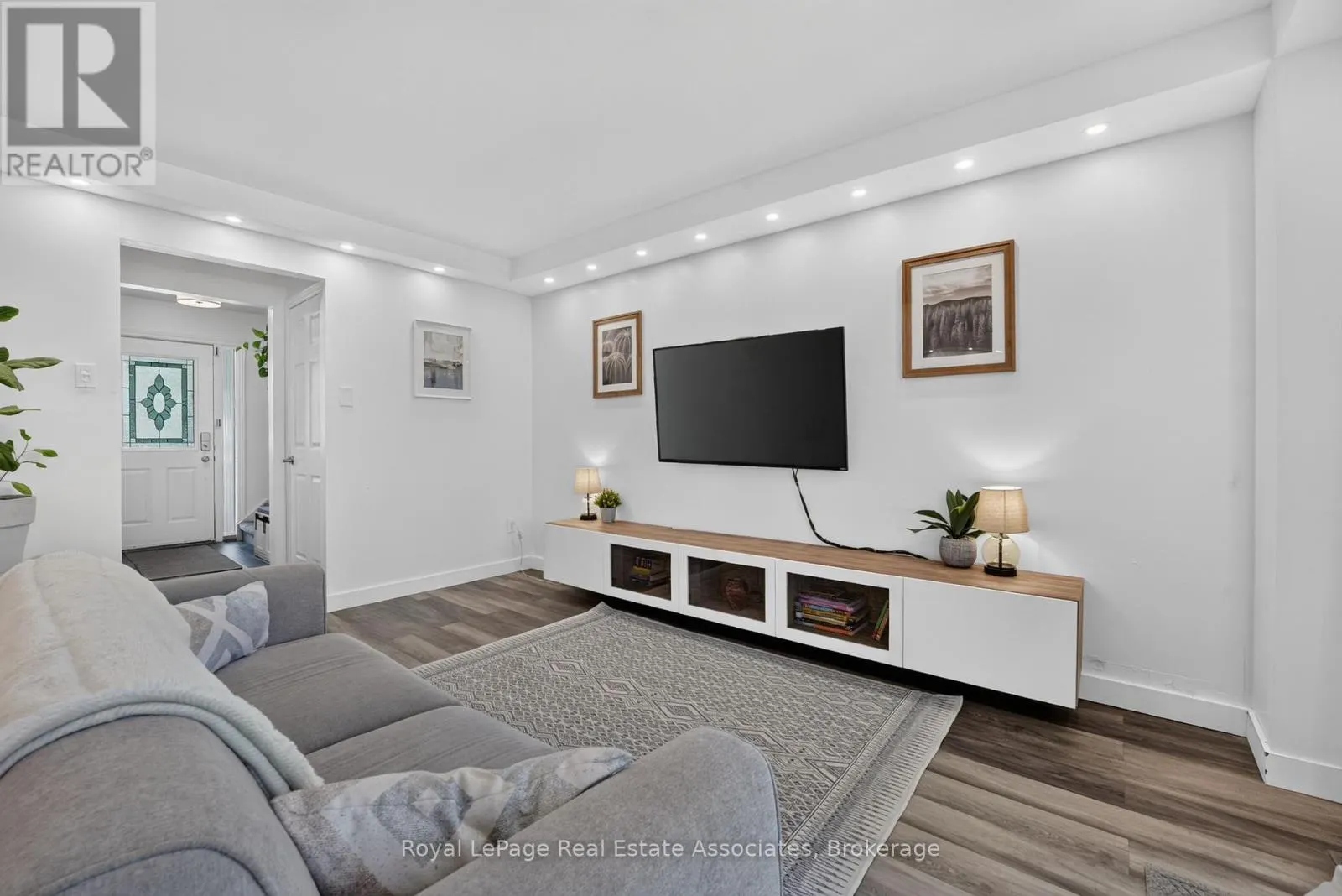 8 - 59 MAPLE AVENUE