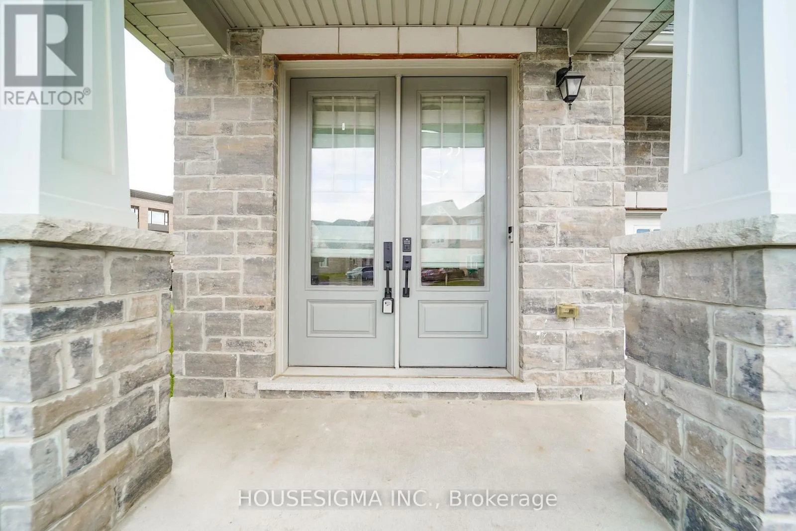 62 ROYAL FERN CRESCENT
