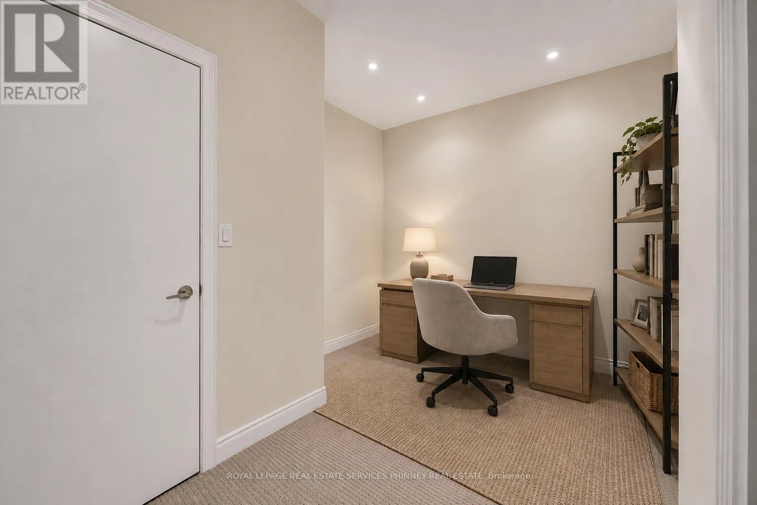 2444 CHATEAU COMMON