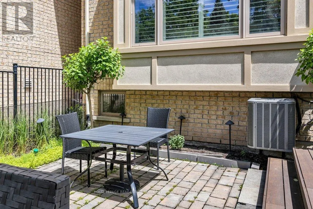 2444 CHATEAU COMMON