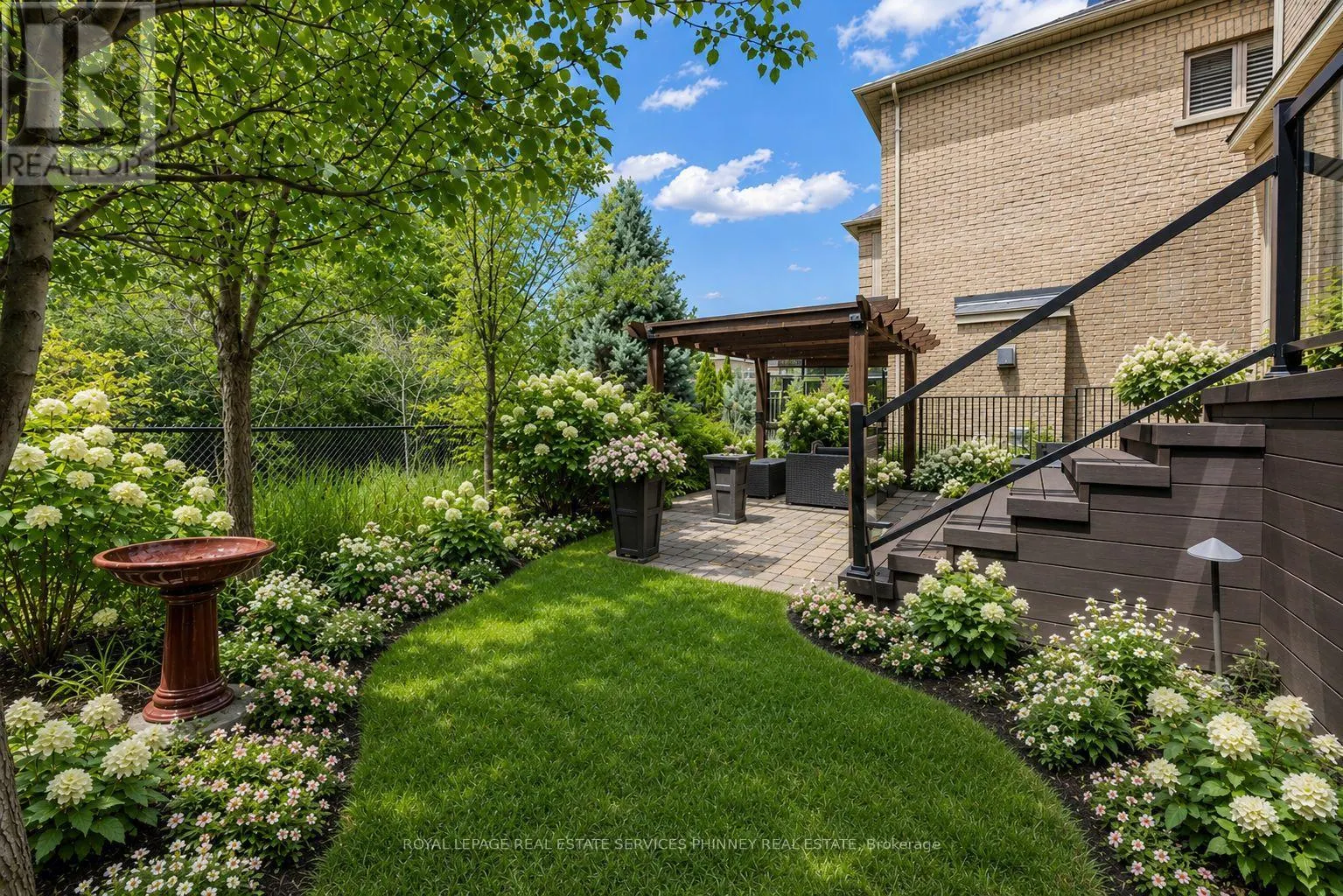 2444 CHATEAU COMMON