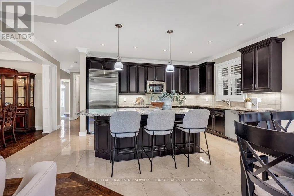 2444 CHATEAU COMMON