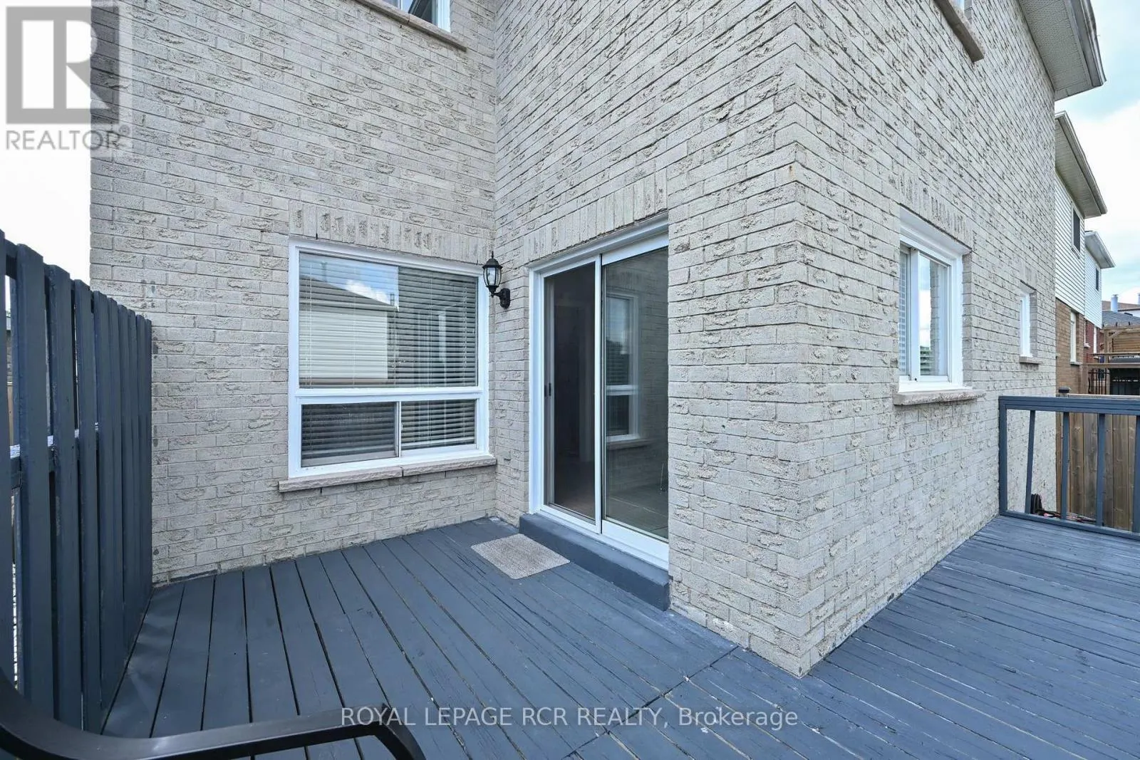 45 FIELDGATE DRIVE
