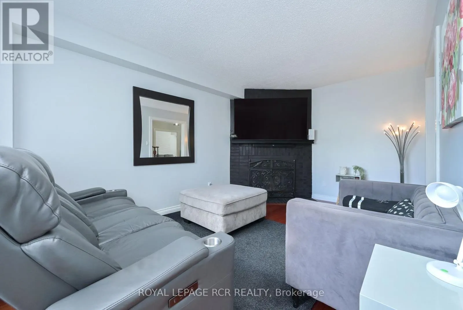 45 FIELDGATE DRIVE