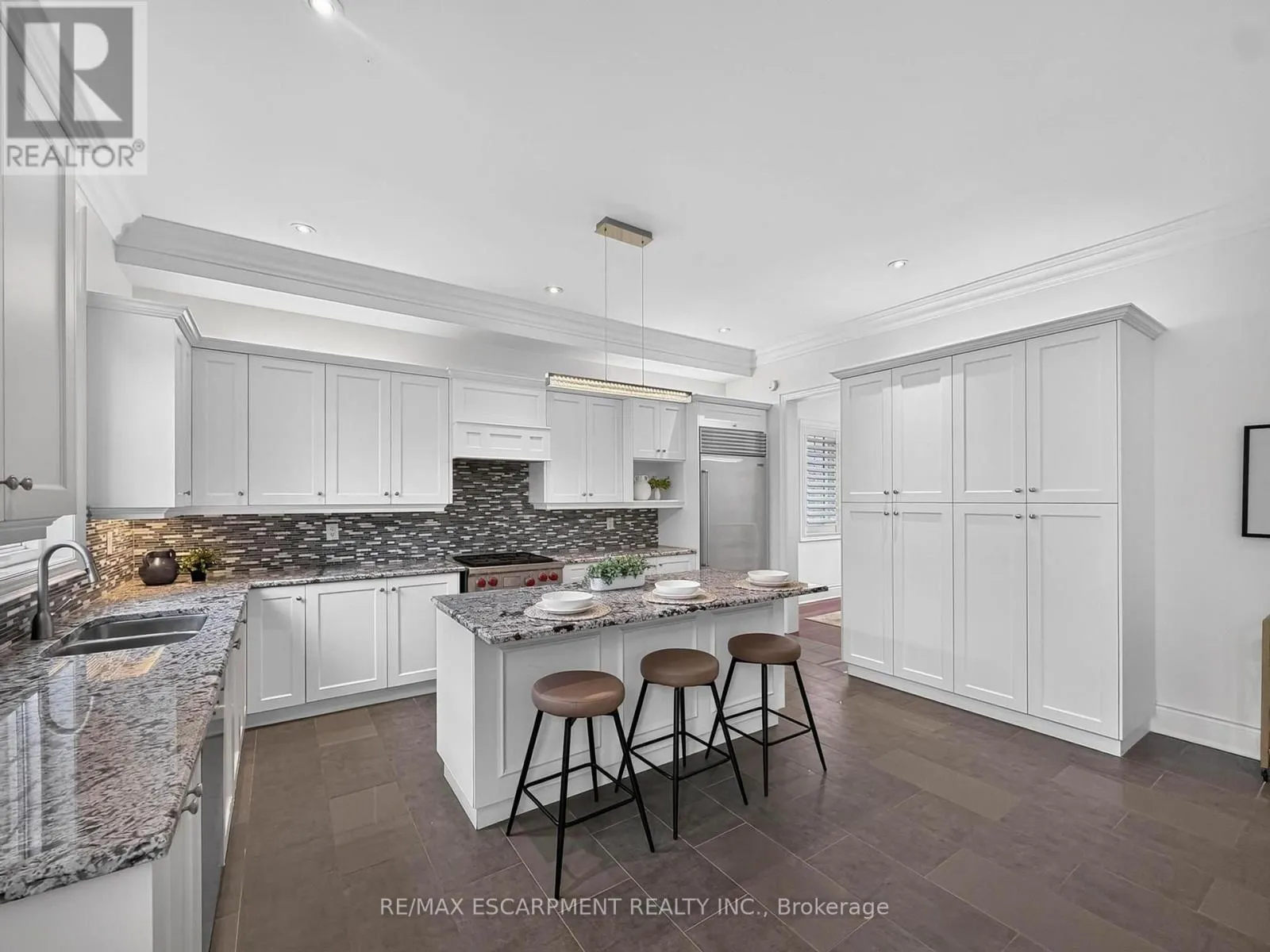 2121 BLACKFOREST CRESCENT