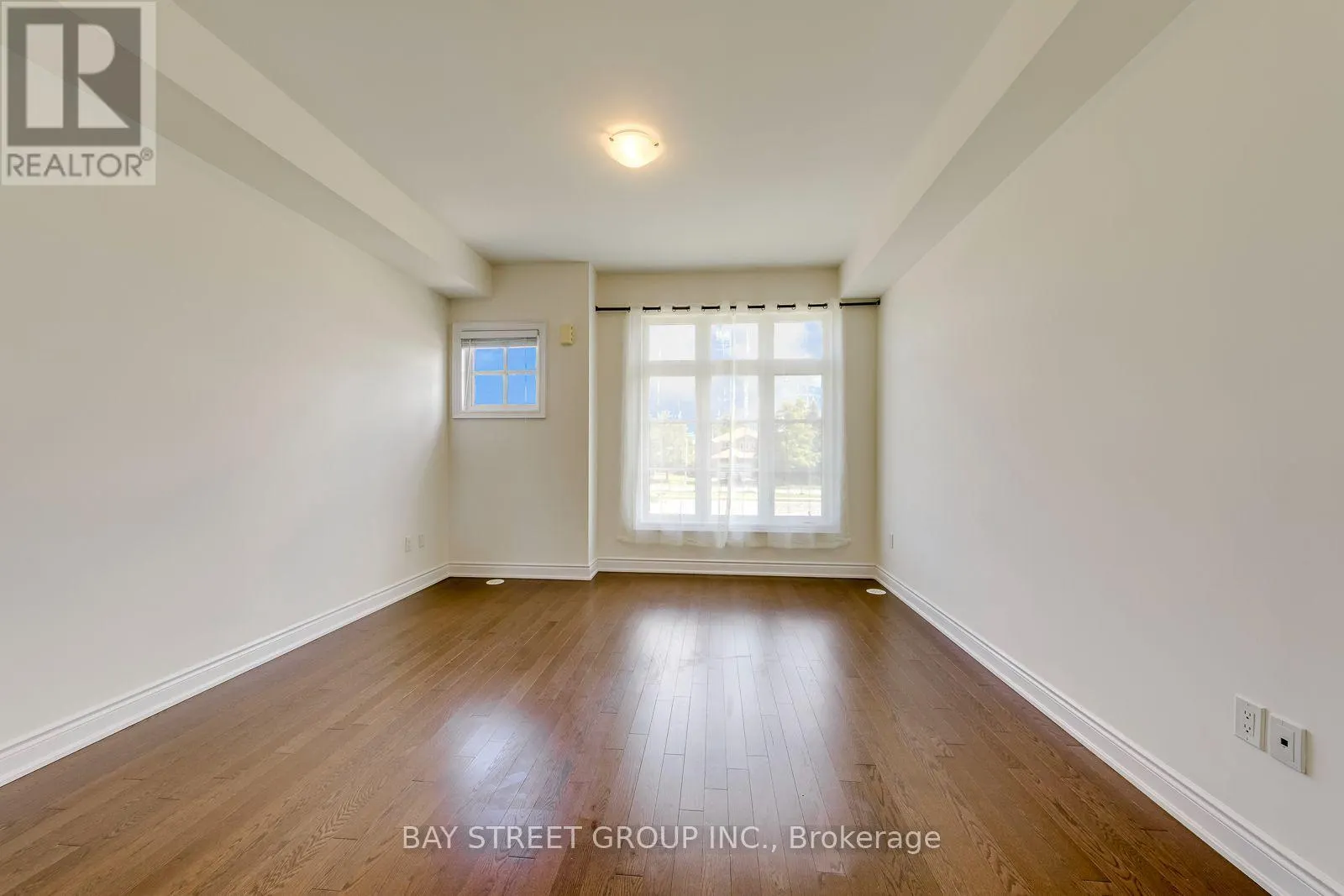 #14 - 2172 TRAFALGAR ROAD