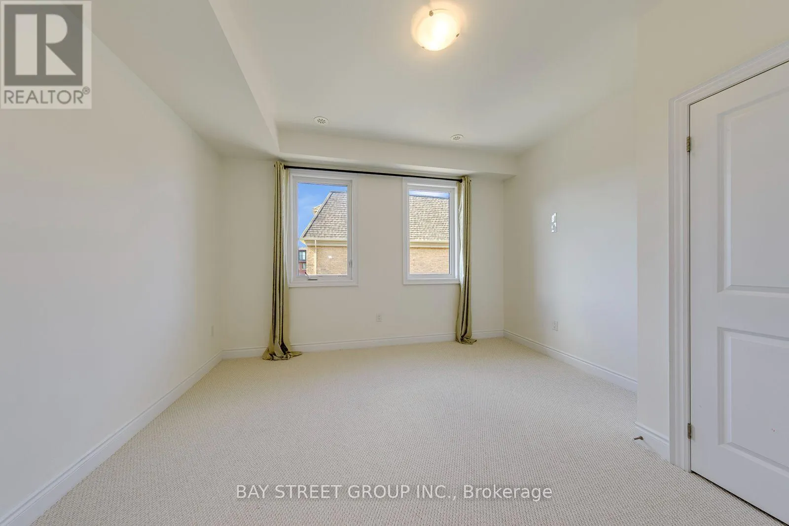 #14 - 2172 TRAFALGAR ROAD