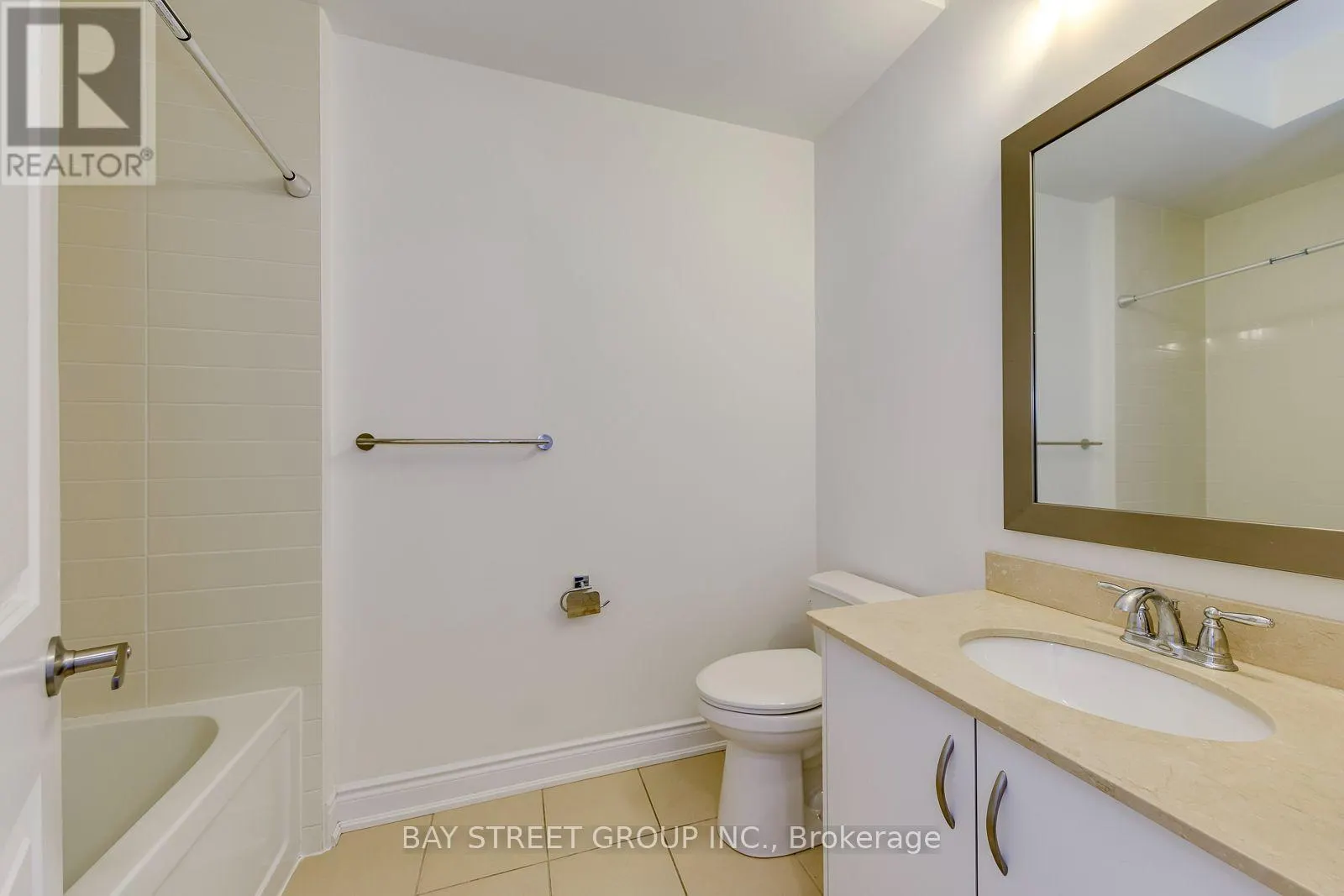#14 - 2172 TRAFALGAR ROAD