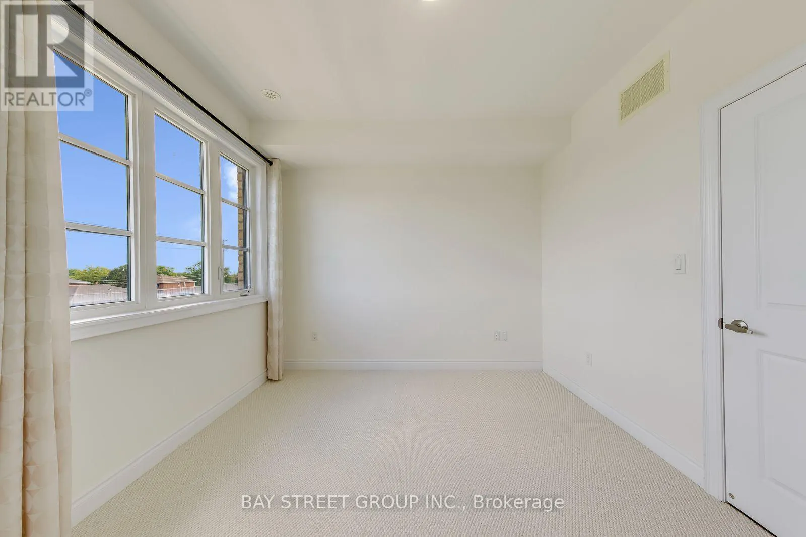 #14 - 2172 TRAFALGAR ROAD