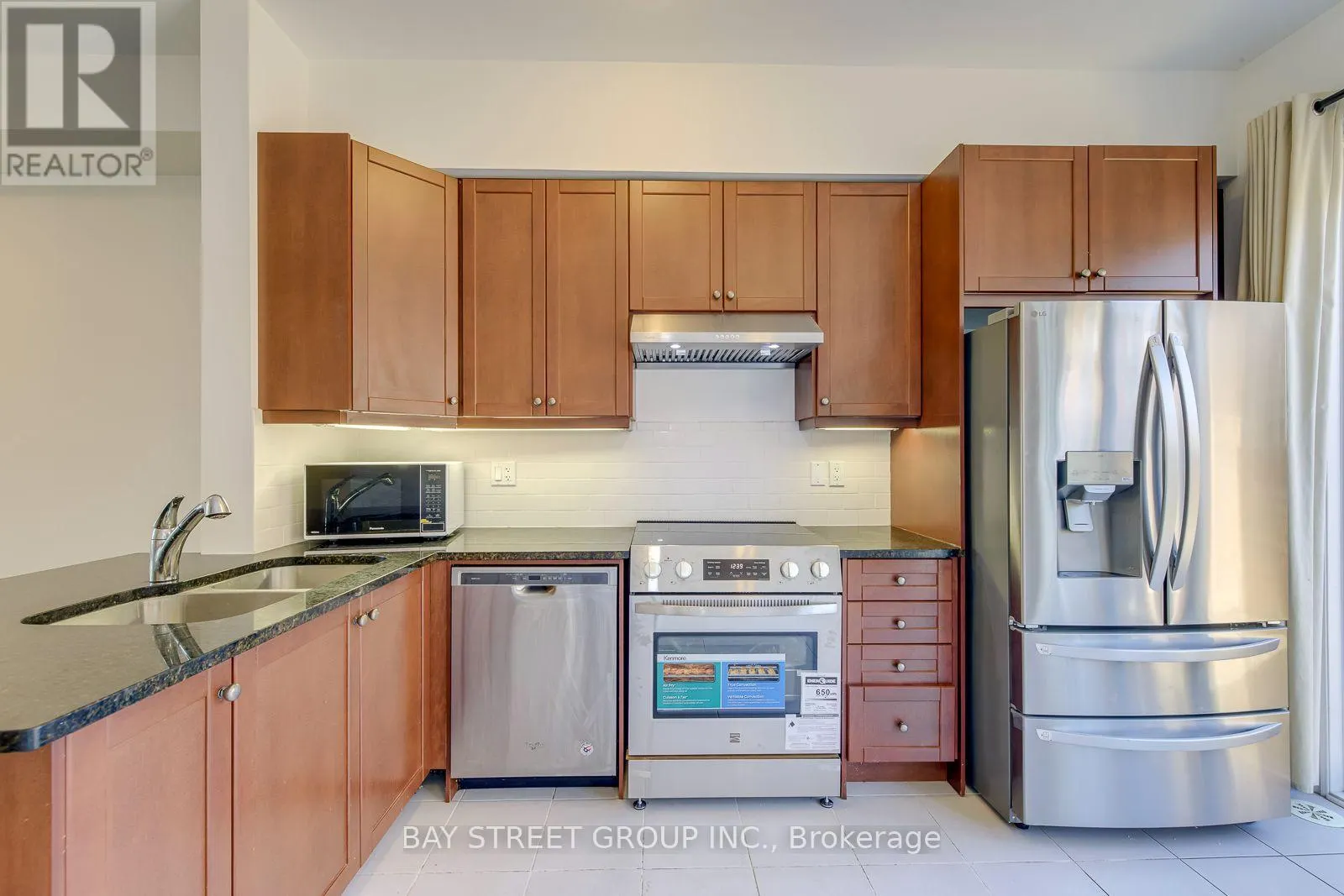 #14 - 2172 TRAFALGAR ROAD