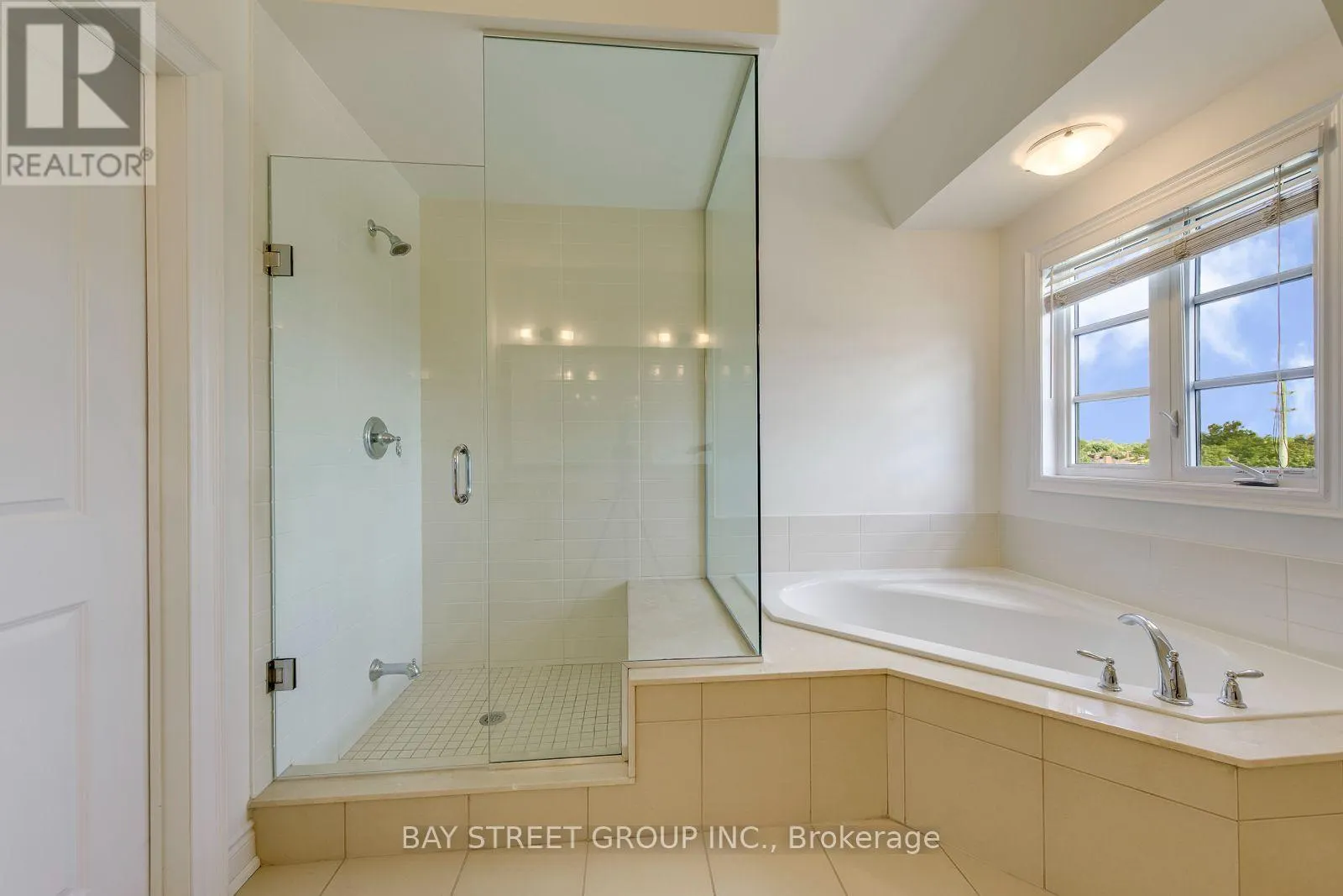 #14 - 2172 TRAFALGAR ROAD