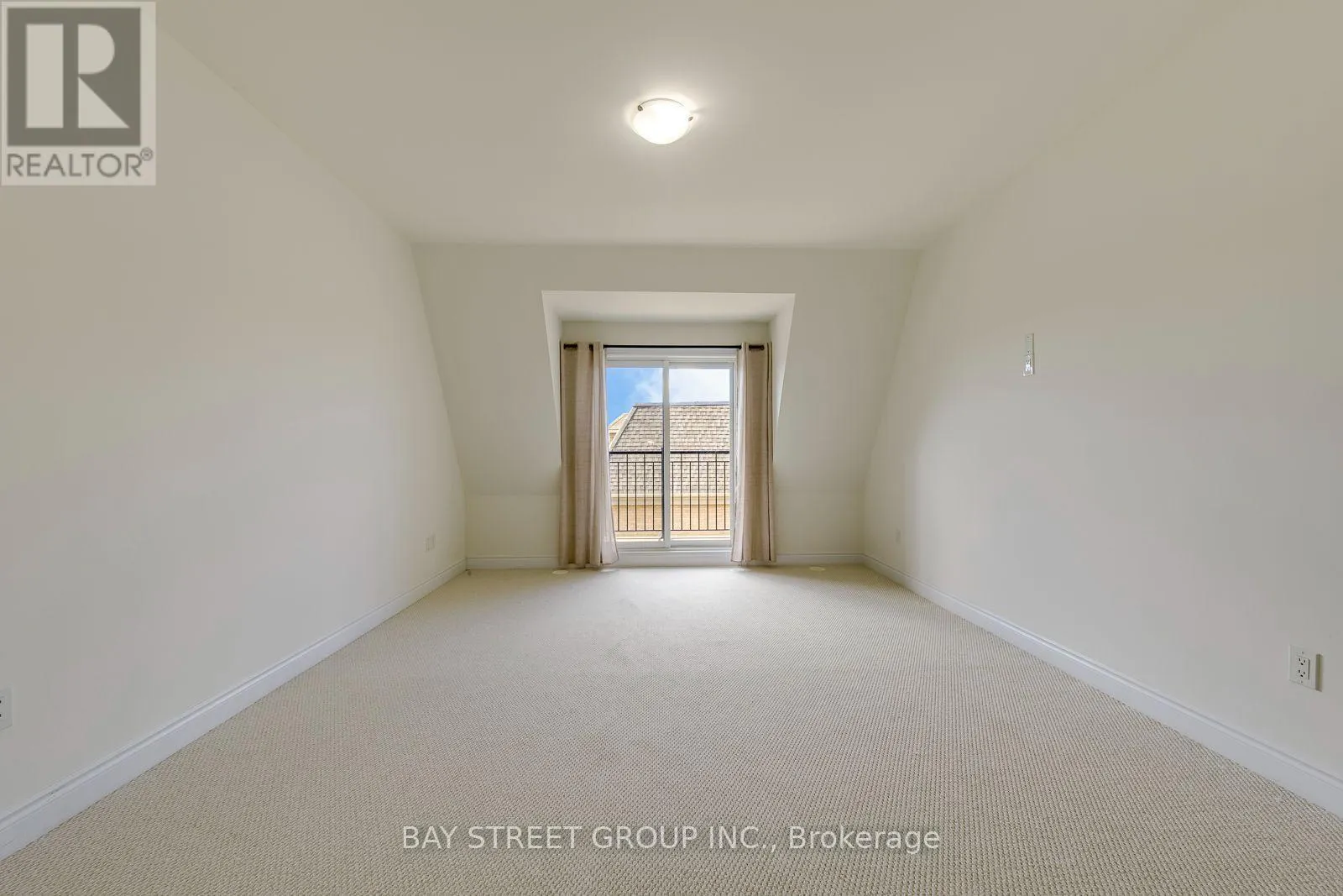 #14 - 2172 TRAFALGAR ROAD