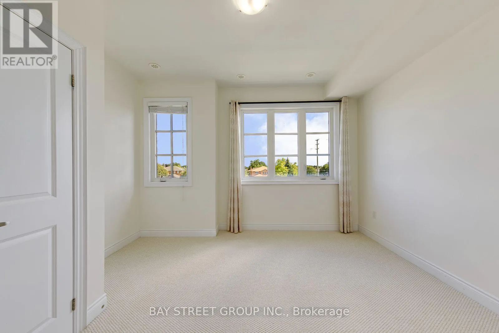 #14 - 2172 TRAFALGAR ROAD